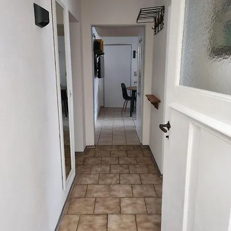 Deluma Apartment Rust